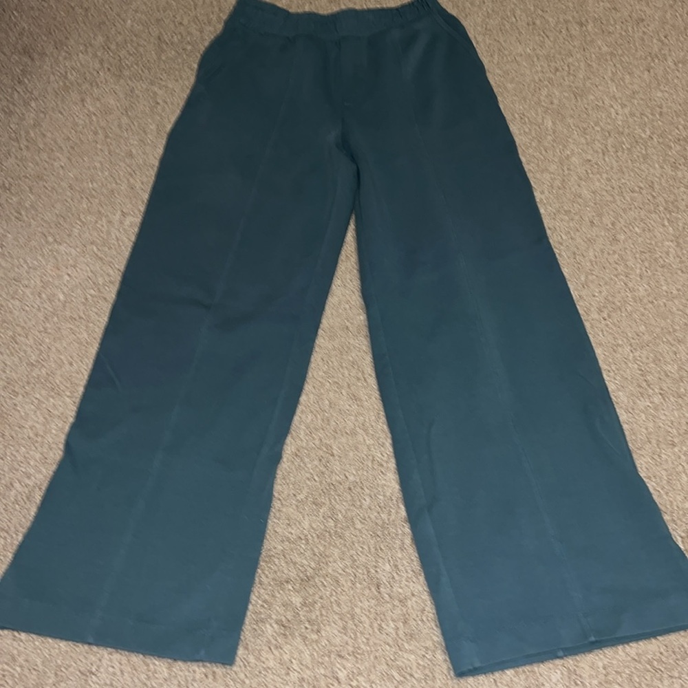 Old Navy Green Wide-Leg Track Pants‎ - Picture 2 of 6